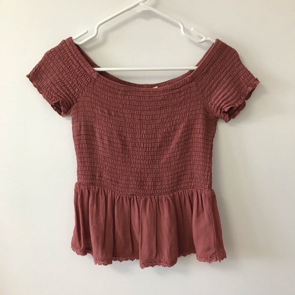 CHLOE & KATIE OFF THE SHOULDER SMOCKED TOP - Picture 3 of 8